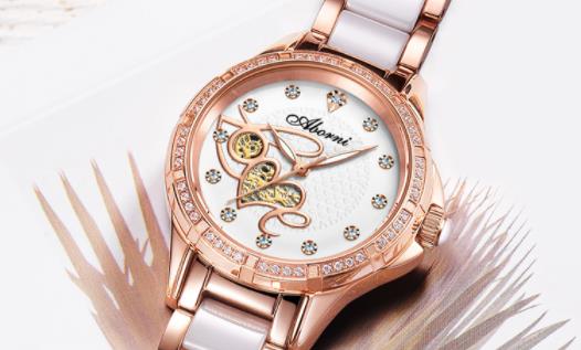 手表有水霧會自然干嗎 手表經常有水霧怎么解決