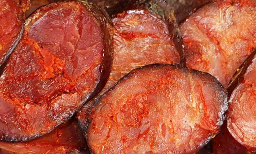 香腸蒸好后為什么有的腸衣發白 香腸蒸熟了凍好還是生著凍好